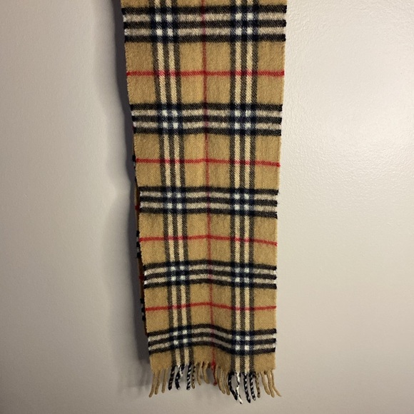 Burberry Archive Beige Nova Check Scarf in 100% Lambswool (47in X 7.5in) [A] - Picture 1 of 5